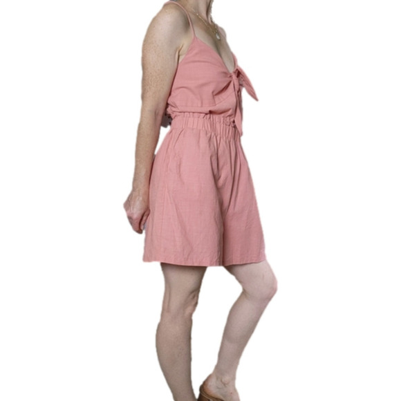 Romper Soft pink color Spaghetti straps front tie One Clothing Size L NWT - Picture 2 of 15